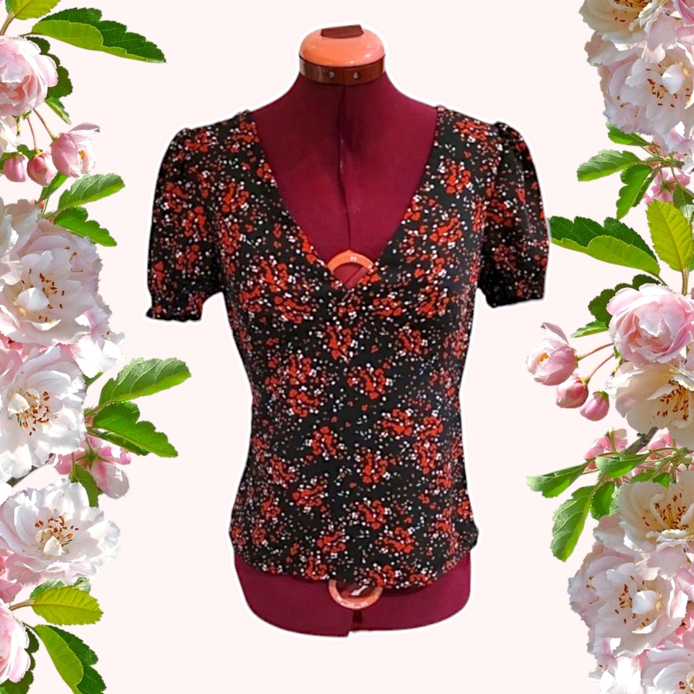 Puffy Sleeve V-Neck Blouse